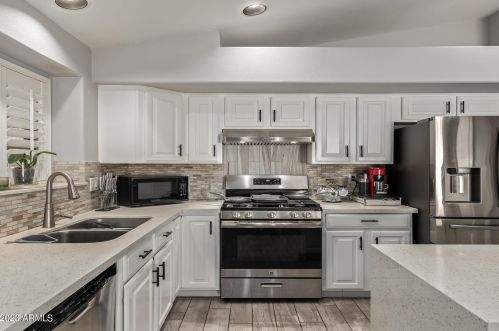 2310 Bent Tree Dr, Phoenix AZ  85085-4771 exterior