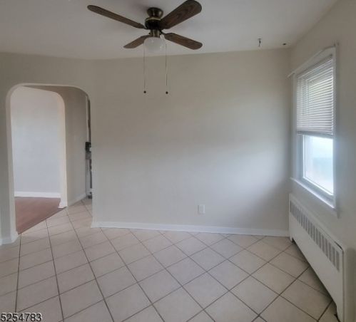 274 Greylock Pkwy, Belleville NJ  07109-2727 exterior