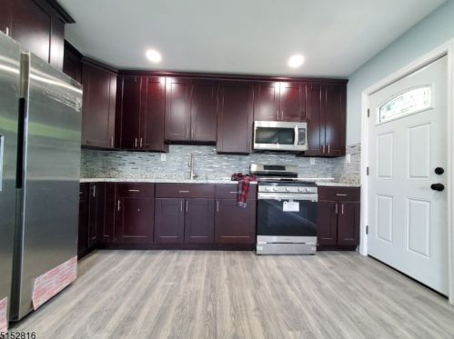 18 Clinton St, Belleville NJ  07109-2414 exterior