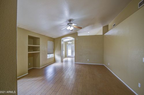 1806 87th Dr, Phoenix, AZ 85037-4040