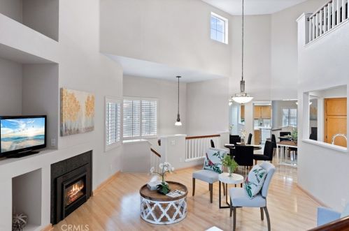 8075 Treeview Ct, Anaheim CA 92808-1552 exterior