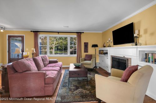 208 Winding Way, Little Silver NJ 07739-1763 exterior