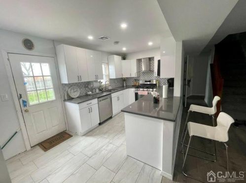 78 Hagaman St, Carteret NJ  07008-1946 exterior