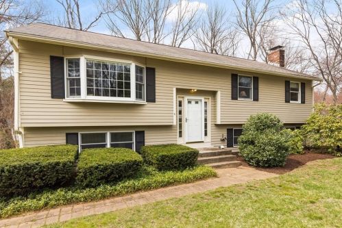 4 Revolutionary Rd, Acton MA  01720-3808 exterior