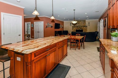 51 Hastings Rd, Dedham MA 02026-5407 exterior