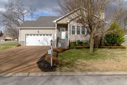 126 Cambridge Dr, Gallatin, TN 37066-4215