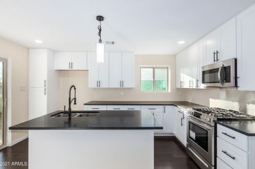 1427 El Camino Dr, Phoenix AZ 85051-4626 exterior