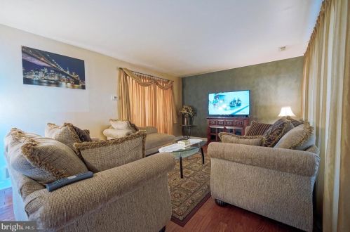 239 Hampshire Dr, West Deptford NJ 08096-4206 exterior