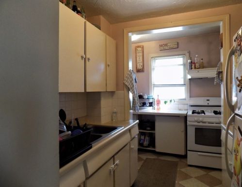 724 Brock Ave, New Bedford MA 02744-2356 exterior