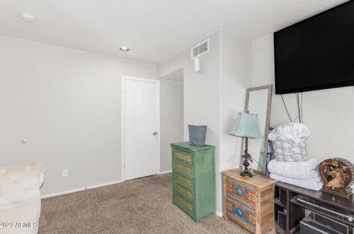 1818 63rd Dr, Phoenix AZ  85043-5748 exterior