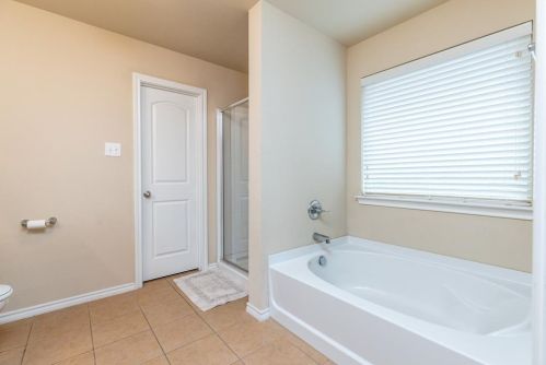 5432 Grenada Dr, Fort Worth TX 76119-8502 exterior