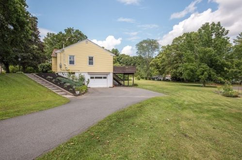 418 Shays St, Amherst MA  01002-2945 exterior