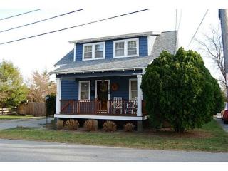 45 Orchard Ave, Barrington, RI 02806-4625