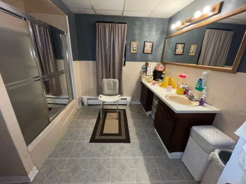 47 Acton St, Worcester MA 01604-4828 exterior