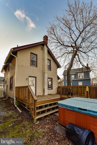 60 Barber Ave, West Deptford NJ  08096-2435 exterior