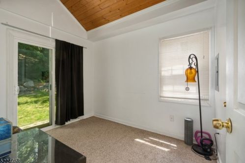 350 Skyline Lk Dr, Skyline Lakes NJ 07456-1952 exterior