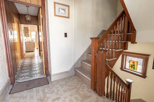 7 Bellingham Ave, Everett MA 02149-1218 exterior