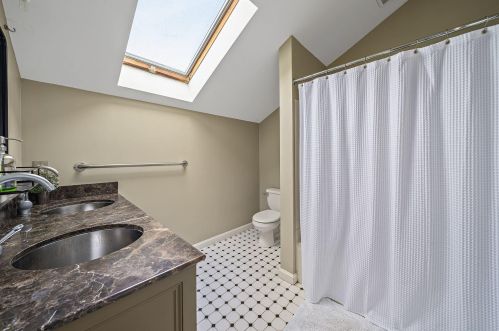 333 Brush Hl Rd, Milton MA 02186-1030 exterior