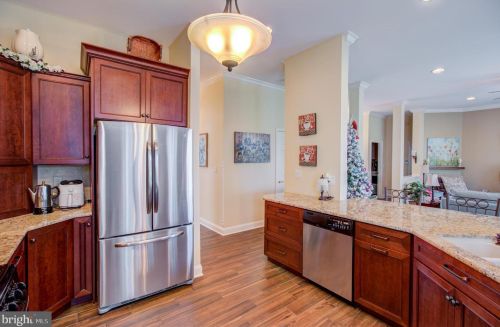 19 Ambrose Dr, Columbus NJ  08022-2305 exterior