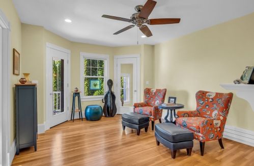 12 Baker Ave, Beverly MA 01915-3504 exterior