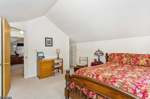 412 Greylock Pkwy, Belleville NJ 07109-2761 exterior