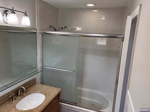 4 Mahan St, Tenafly NJ  07670-1822 exterior