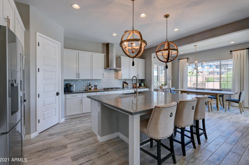 22029 33 Pl, Phoenix AZ 85018 exterior