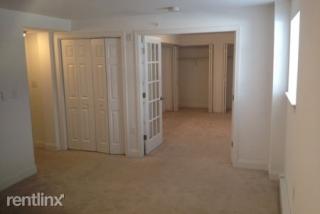 465 Centre St, Newton MA  02458-2052 exterior