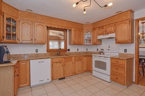 44 Etre Dr, Worcester MA 01604-1408 exterior