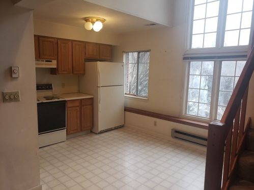 202 Tall Oaks Dr, Weymouth MA 02190-3557 exterior