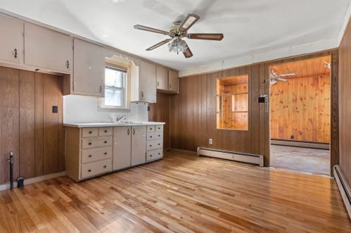 83 Litchfield Ave, Dracut MA 01826-2565 exterior