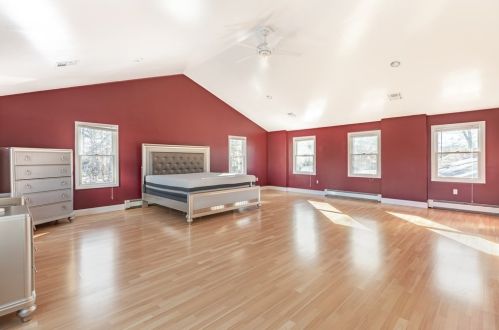 24 Harvey Ln, Whitman MA 02382-1948 exterior