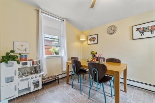 64 Brk Ave, Newton MA 02460-1508 exterior