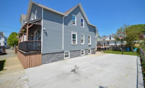 70 Spruce St, New Bedford, MA 02740-5304