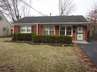 3128 Commander Dr, Louisville KY  40220-1724 exterior