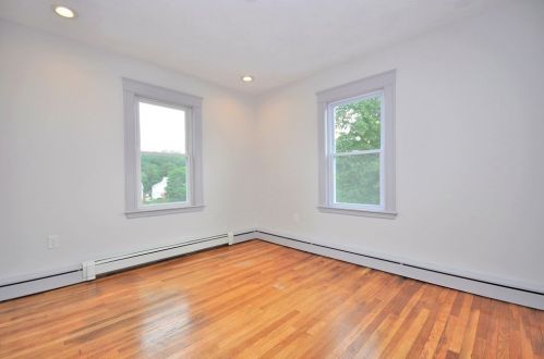 69 Town Hill St, Quincy MA 02169-6429 exterior