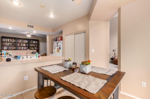 15221 14 Pl, Phoenix AZ 85014-5111 exterior