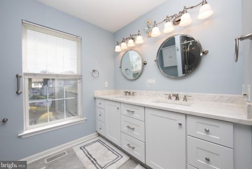 36 Hackemore St, Burlington NJ 08016-3056 exterior