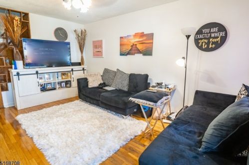 19 Beverly Ct, Belleville, NJ 07109-2115