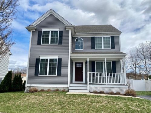 10 Mate Dr, New Bedford, MA 02745-1029