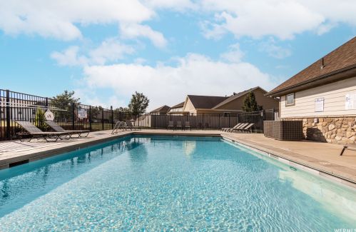 733 Clb Oaks Dr, Sandy UT 84070 exterior