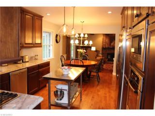 605 Lindford Dr, Cleveland OH  44140-1975 exterior