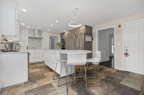 100 Manatee Rd, Hingham MA 02043-3064 exterior