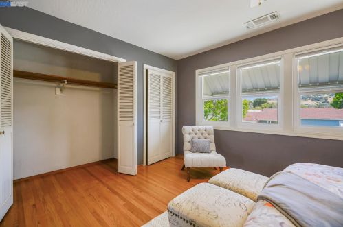 2165 Bradhoff Ave, San Leandro CA 94577-6119 exterior