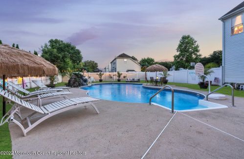 1 Highland Dr, Jackson Twp NJ 08527-1213 exterior