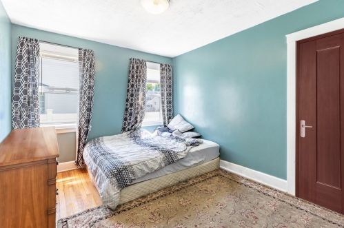 58 Lawn Ave, Quincy MA 02169-7337 exterior