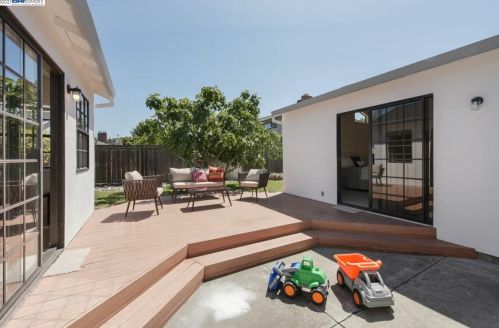 1928 Trombas Ave, San Leandro CA 94577-6127 exterior