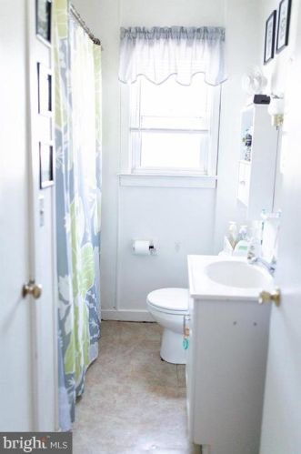 48 Arline Ave, West Deptford NJ 08096-1912 exterior