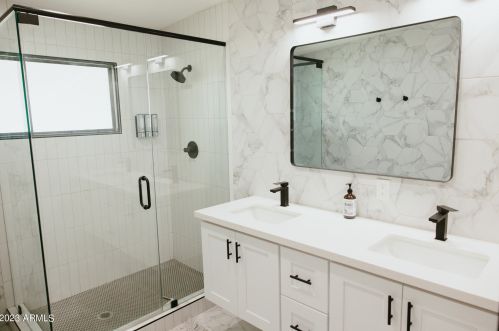 2635 Clarendon Ave, Phoenix AZ 85018-5958 exterior