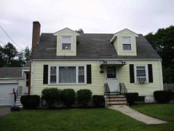 15 Oak Ave, Newton, MA 02465-1814